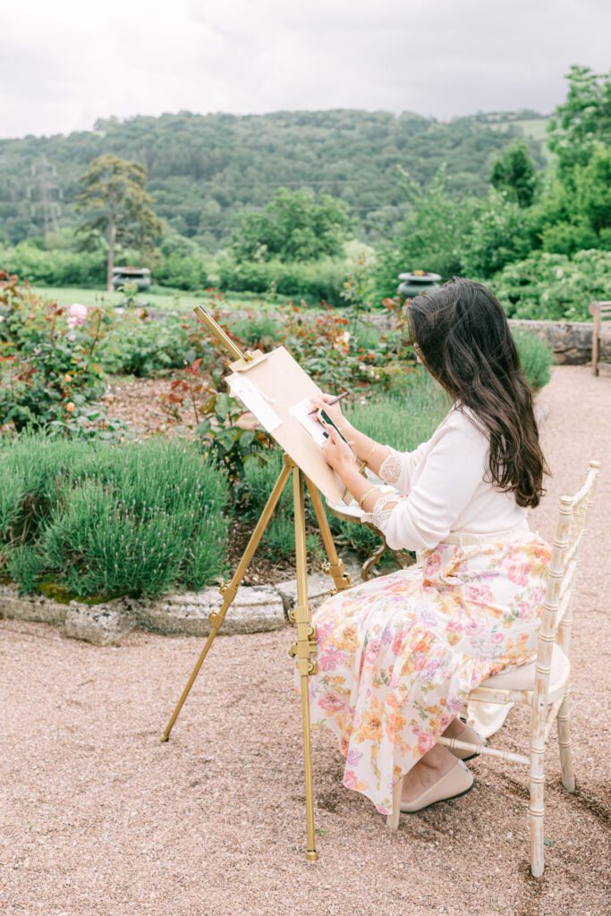 Wedding entertainment ideas of a live painter during an outdoor wedding reception